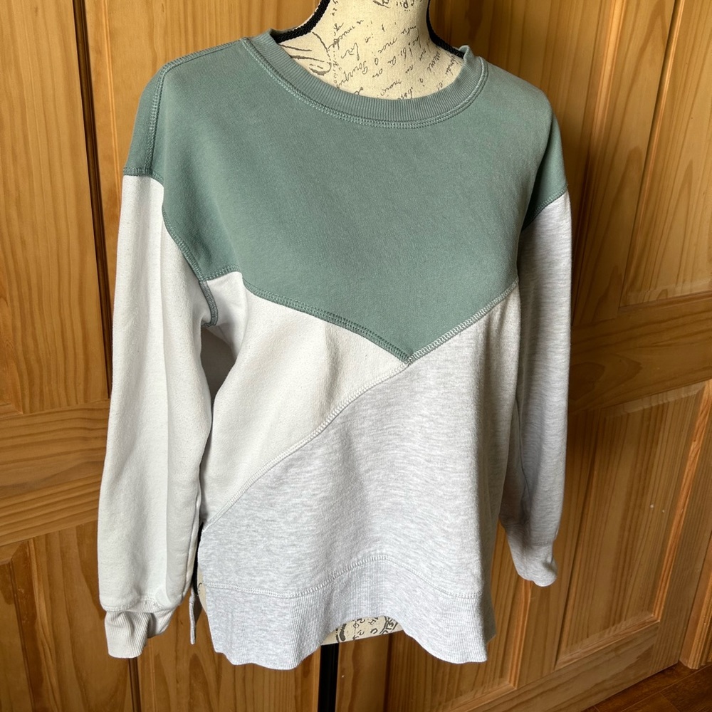 Geometric Women’s Pullover Sweatshirt